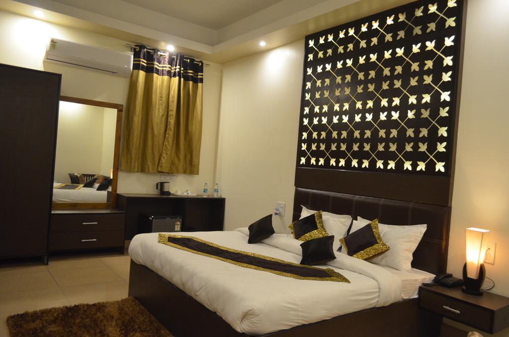 Red Orchid Hotel Meerut Værelse billede