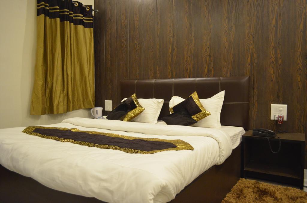 Red Orchid Hotel Meerut Værelse billede