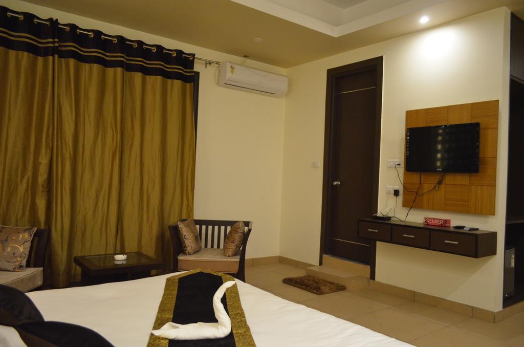 Red Orchid Hotel Meerut Eksteriør billede