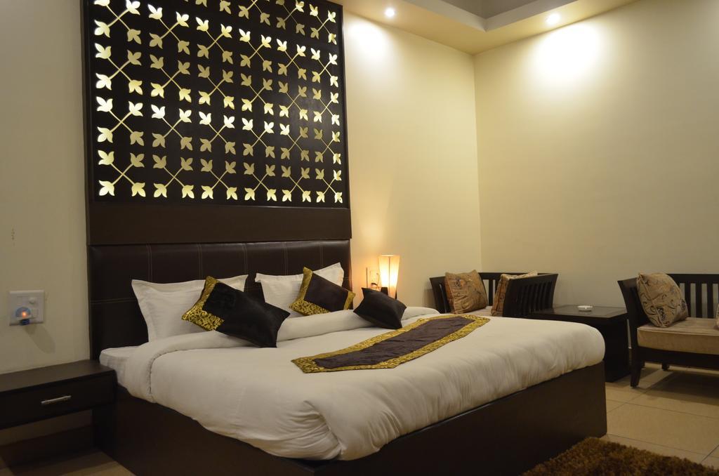 Red Orchid Hotel Meerut Værelse billede