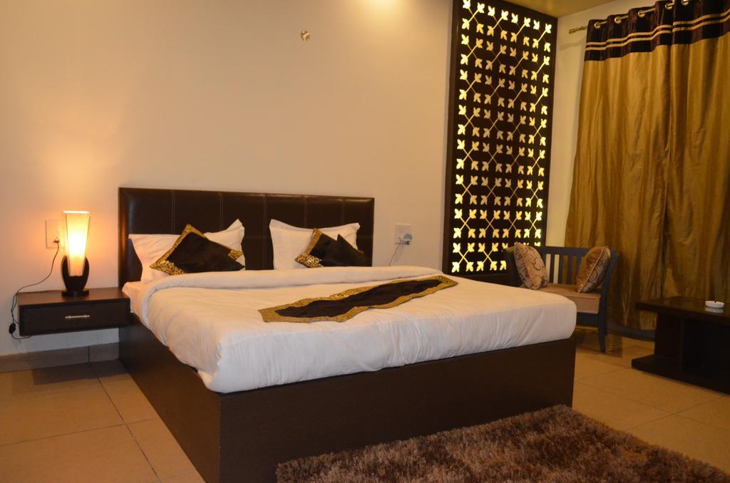 Red Orchid Hotel Meerut Eksteriør billede