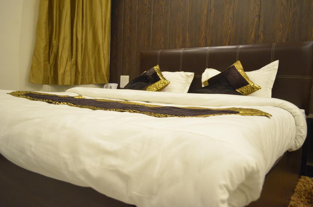 Red Orchid Hotel Meerut Værelse billede